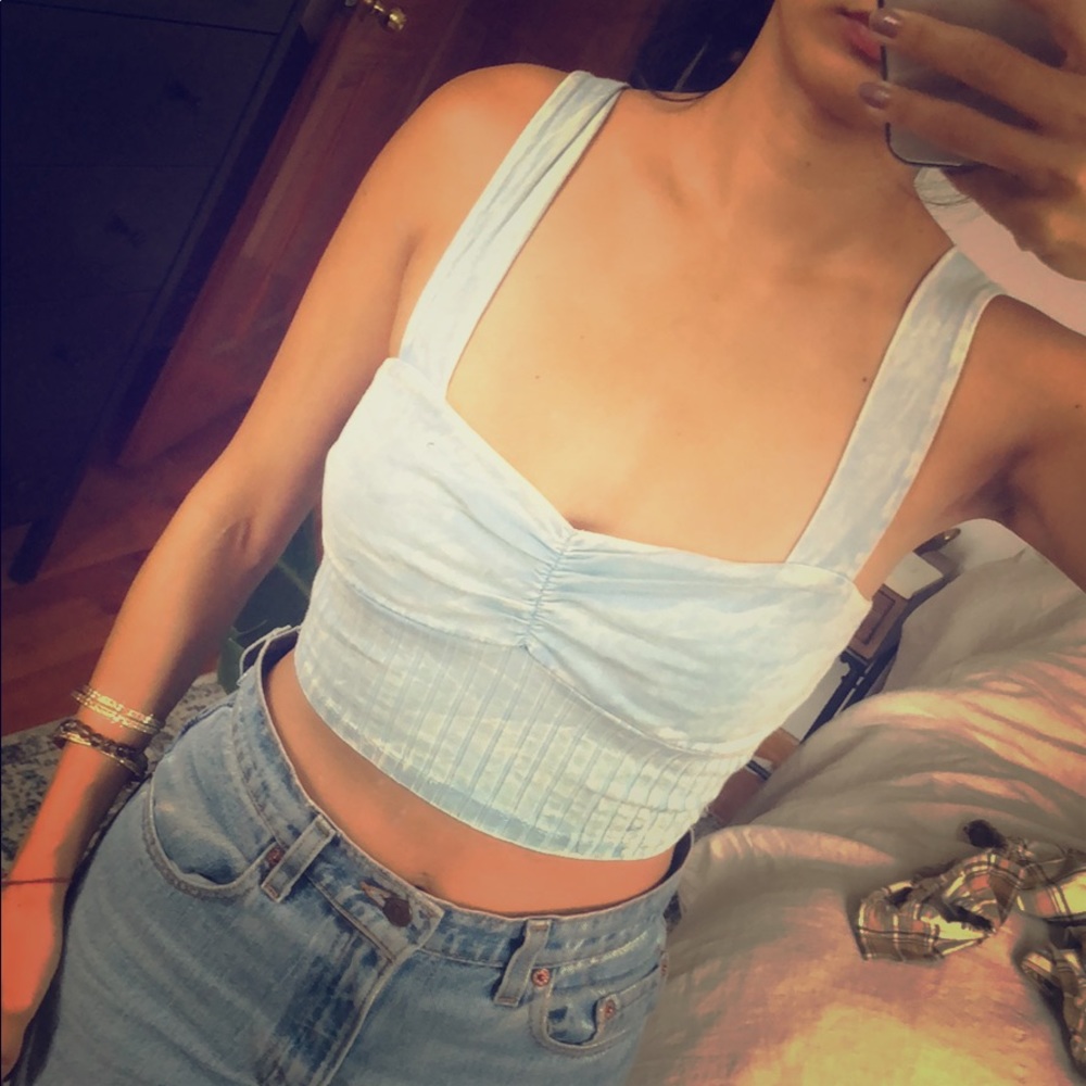 Small baby blue crop top 🥣